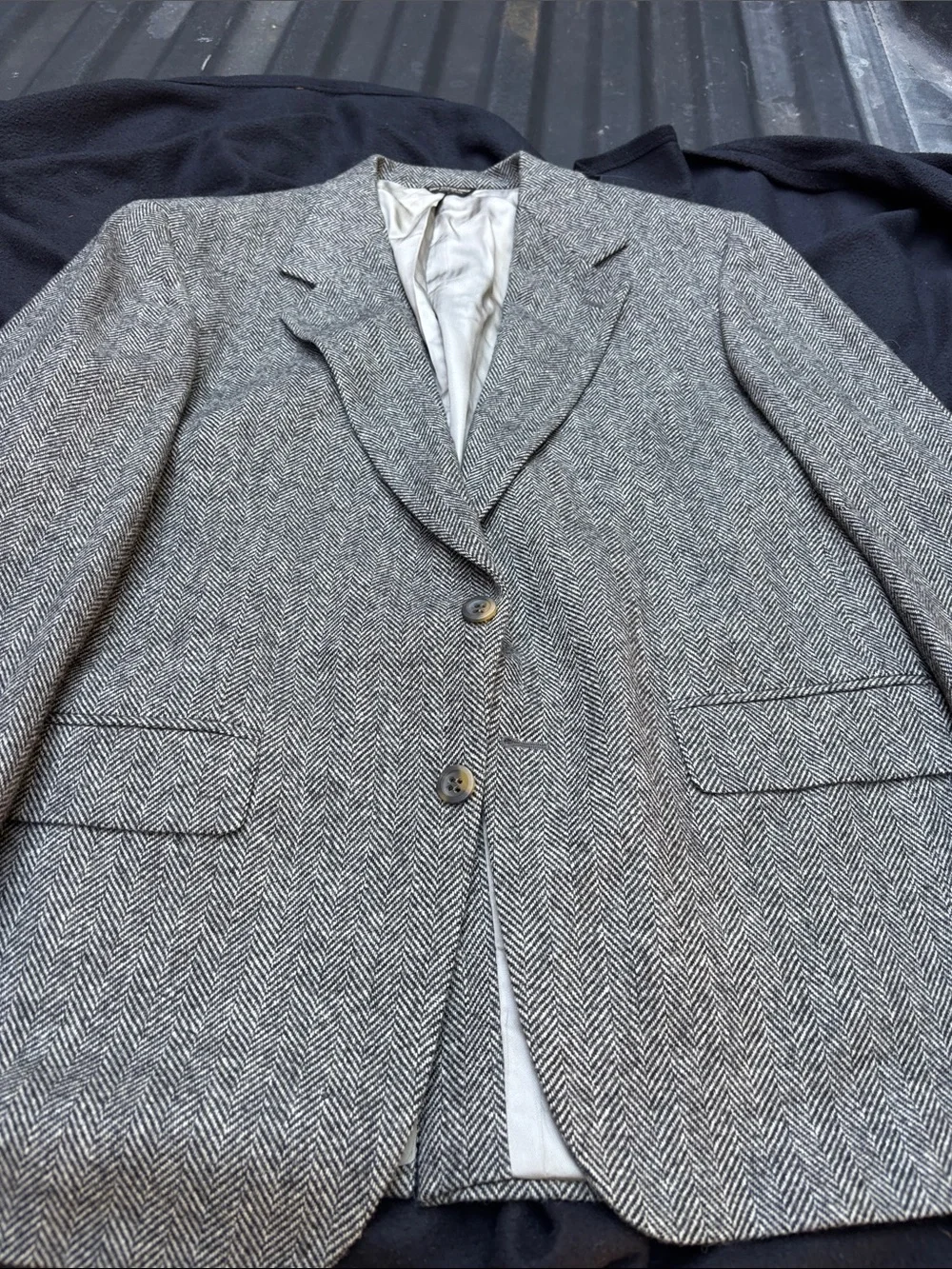bill blass Gray Herringbone Sport Coat Blazer. Vintage Crew Neck 100% Pure Wool